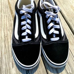 Vans off the Wall Boys size 3, Women’s size 5
